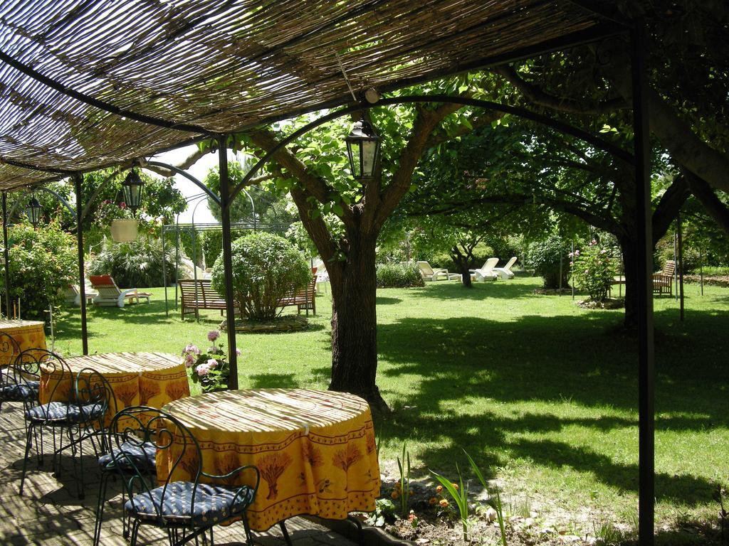 Bastide Des Princes B&B Caderousse Eksteriør bilde