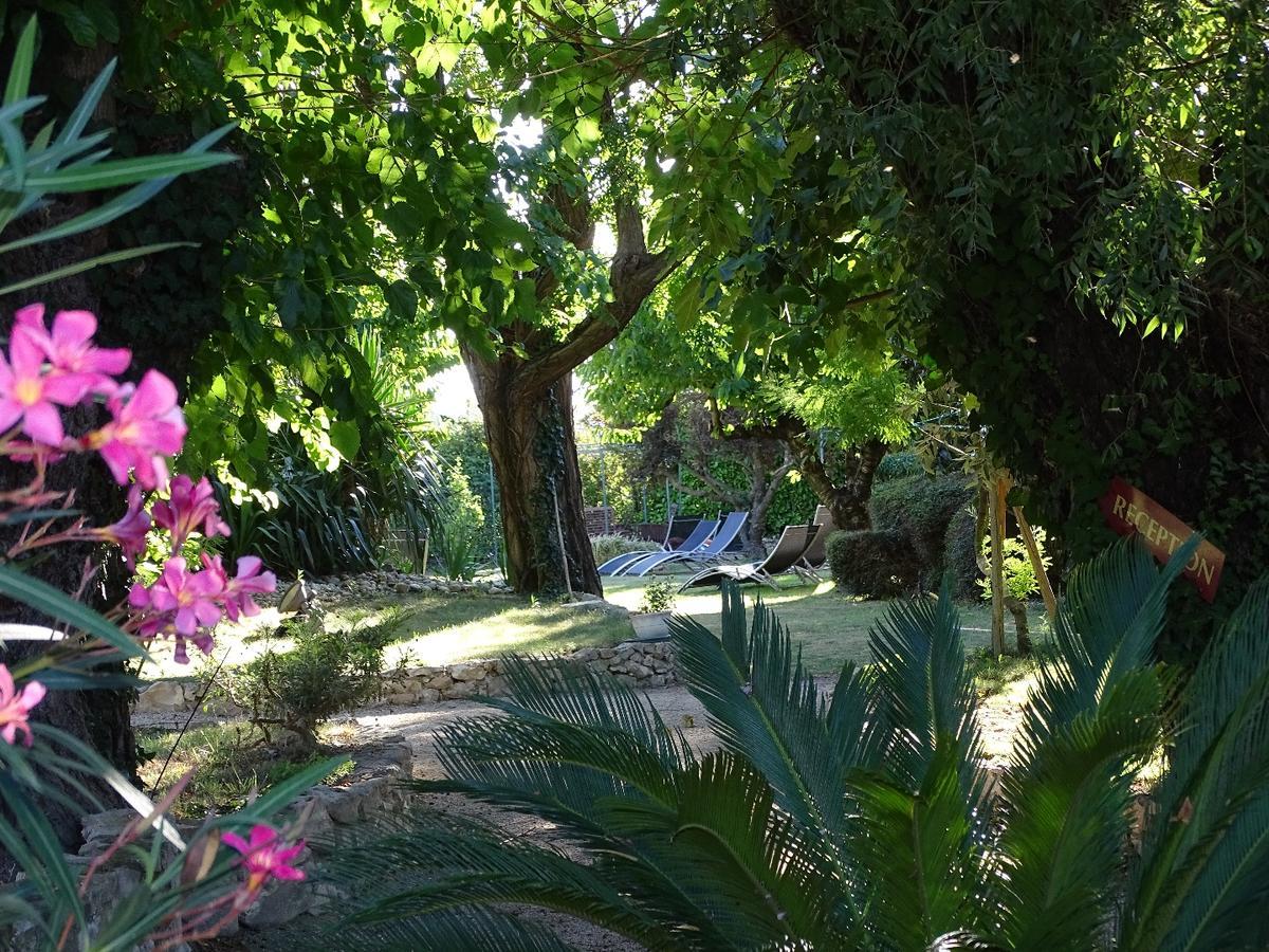 Bastide Des Princes B&B Caderousse Eksteriør bilde